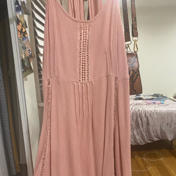 Light mauve pink dress with lace on bottom - Picture 3 of 3